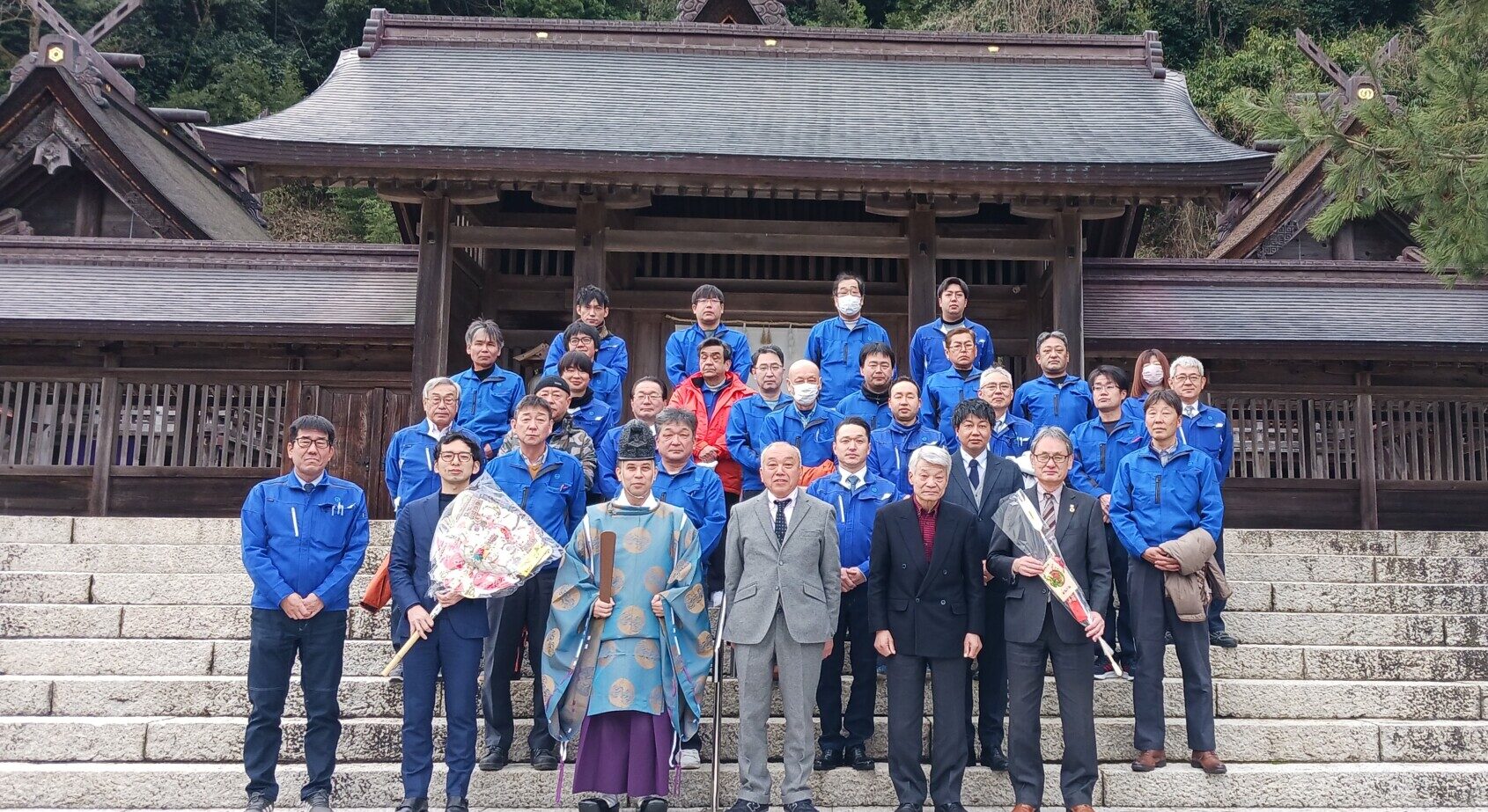 佐田神社での記念撮影